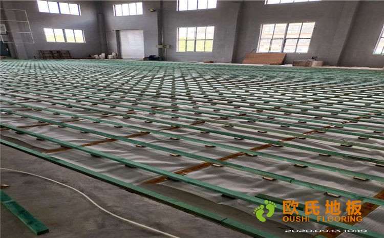 山東淄博市西域城籃球館雙層龍骨木地板項(xiàng)目