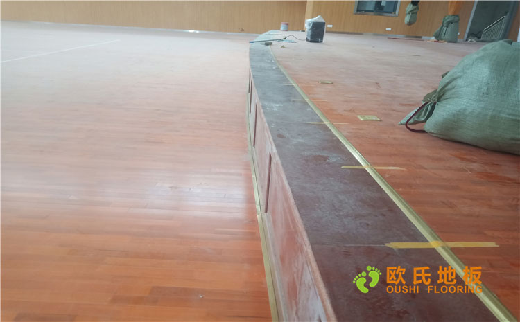 福建漳州市一職業(yè)學(xué)院體育館木地板案例 福建漳州市一職業(yè)學(xué)院體育館木地板案例