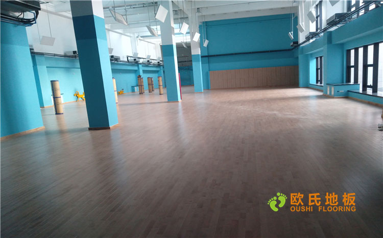 新疆烏魯木齊羽毛球館乒乓球館單龍骨木地板案例 新疆烏魯木齊羽毛球館乒乓球館單龍骨木地板案例